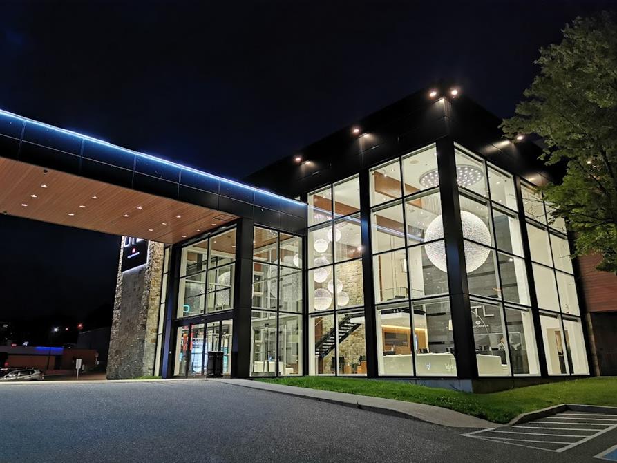 OTL-Sherbrooke-lobby