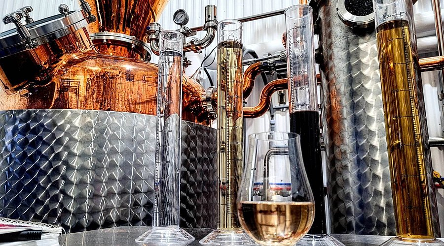 Vignoble & Distillerie L'Incantatrice Alambic